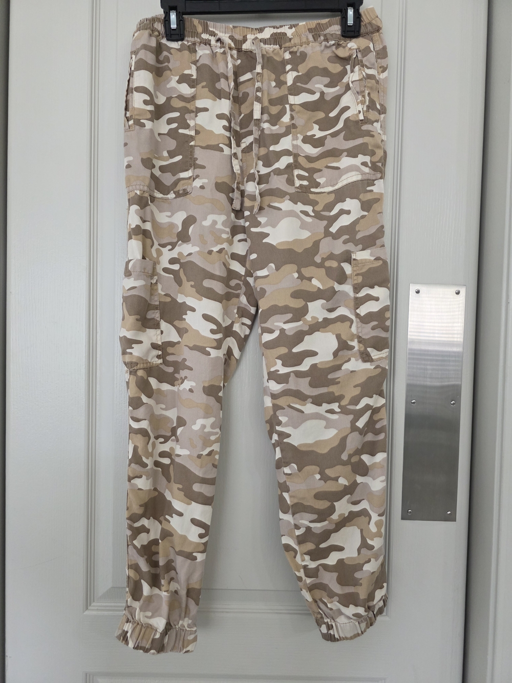 Love Tree Desert Camo Cargo Pants in Beige/Tan